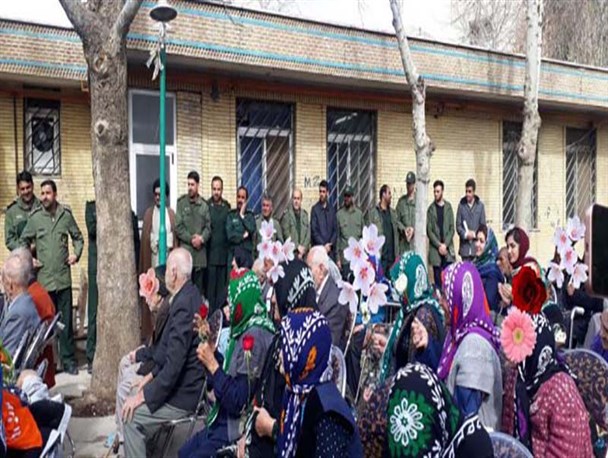 جمعی از پاسداران به عیادت سالمندان خرم‌آباد رفتند+تصویر