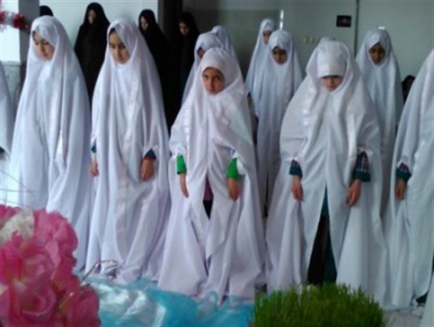 جشن تکلیف دختران سوم ابتدایی مدرسه عفت شهرستان هریس