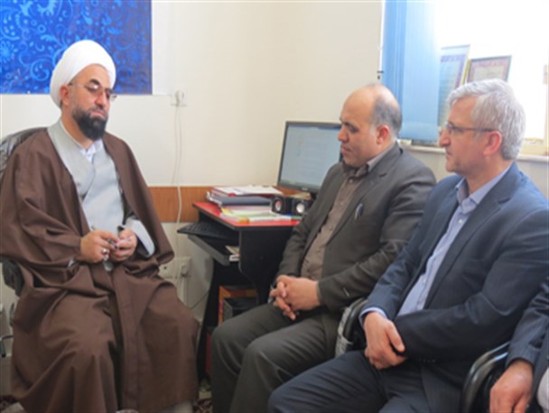 مسئولان بانک ها در نوع رفتارشان با مردم تجدید نظر کنند