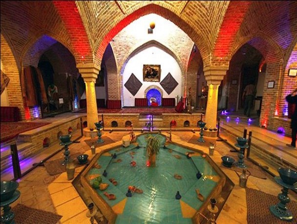 سفره خانه ای سنتی در قدیمی ترین قلعه همدان