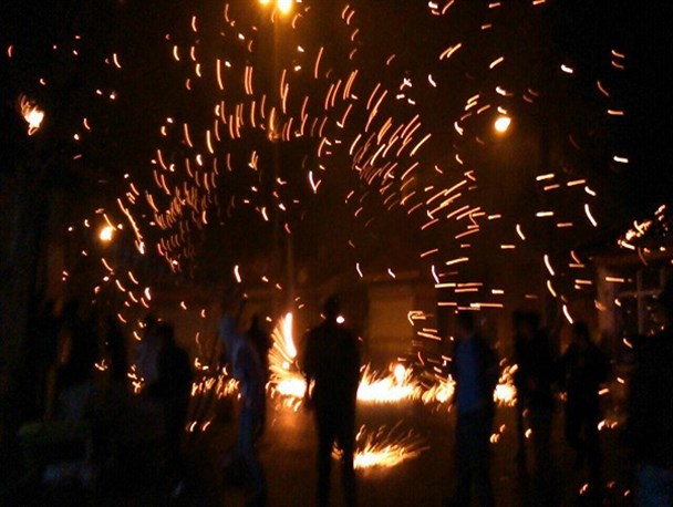 آتش بازی جیرده ای ها در شب چهارشنبه آخر سال + تصاویر