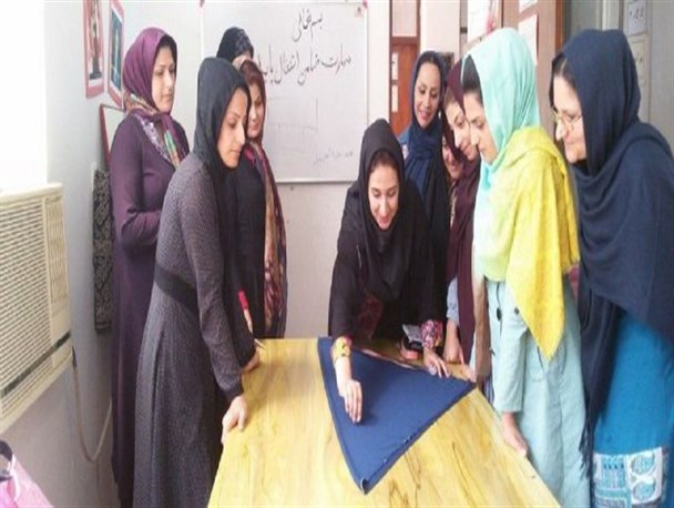 برگزاری دوره آموزش حرفه مانتو دوزی ویژه بانوان در نهاوند