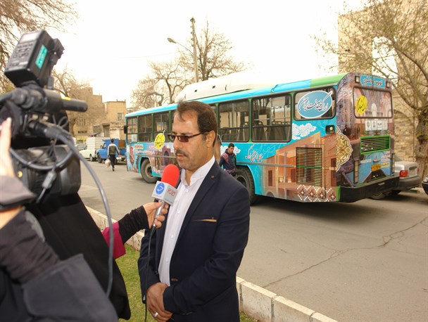 رونمایی از اتوبوس گردشگری و آغاز تورهای اراک گردی