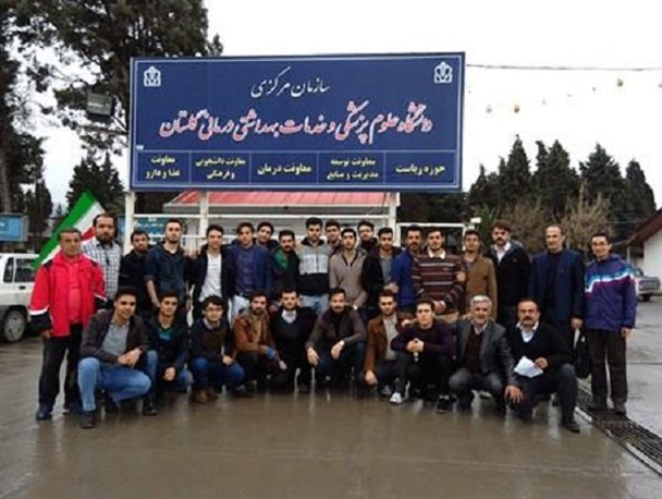 دریافت کاپ قهرمانی دانشجویان گلستانی از وزیر بهداشت