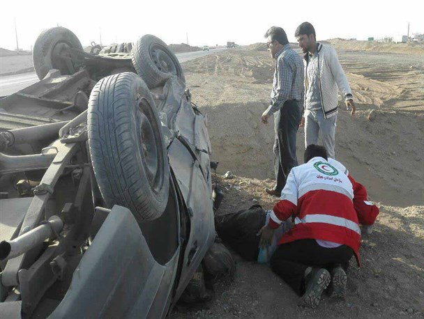 واژگونی خودرو در کمربندی میبد 2 مصدوم بر جای گذاشت + تصاویر