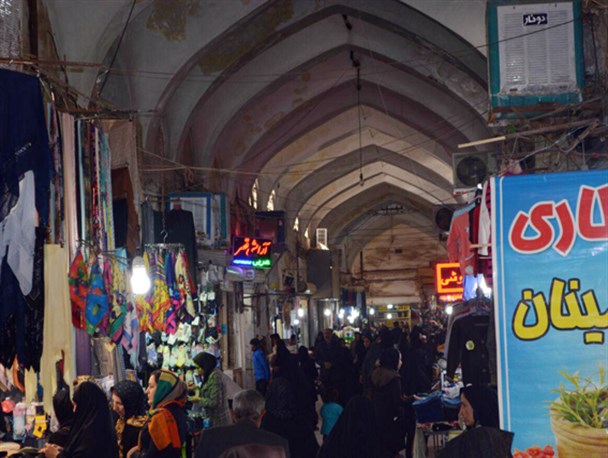 نوروز با دستان سبز بهار و بوی مهربانی می آید/ تغییرعطر بهار و رنگ بوی عید در سیرجان/ نارضایتی کسبه از آشفتگی بازار
