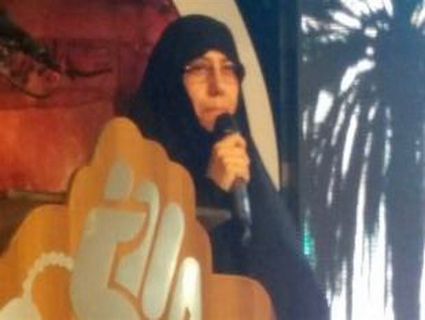 تجلیل از همسر شهید "سیاح طاهری" در اختتامیه جشنواره ملی سرزمین نور
