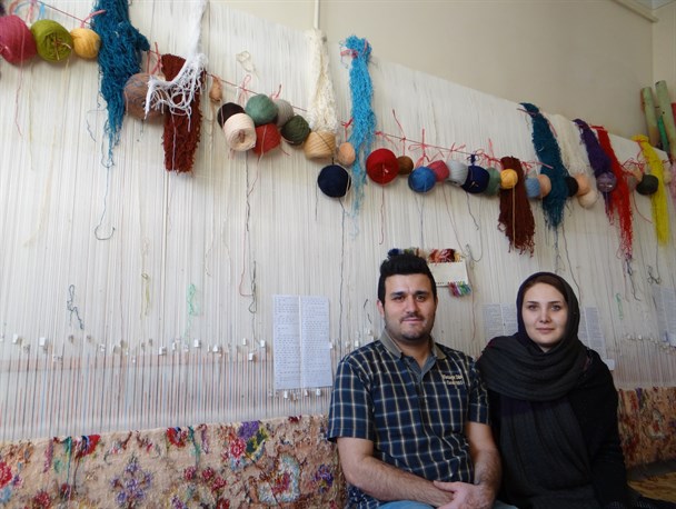 دو سال،پرونده درخواست وام در یکی از بانک ها خاک می خورد/ حمایت مسولان نوش دارو بعد از مرگ سهراب است