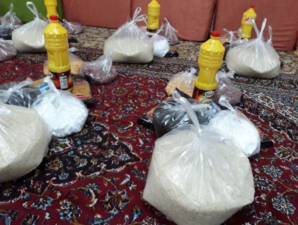 تقسیم مهربانی در آستانه سال نو/بسیجی‌های تفرشی طرح اطعام فاطمی اجرا کردند+تصاویر