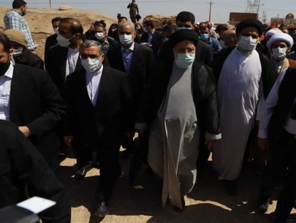 رئیس جمهور به مقام شهدای شلمچه ادای احترام کرد