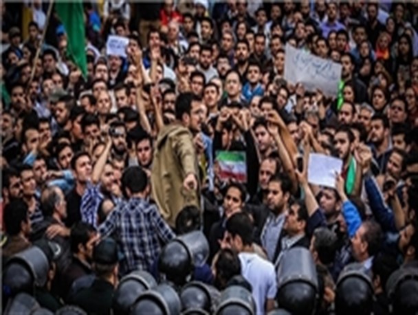 تجمع بزرگ دانشجویی مقابل سفارت عربستان