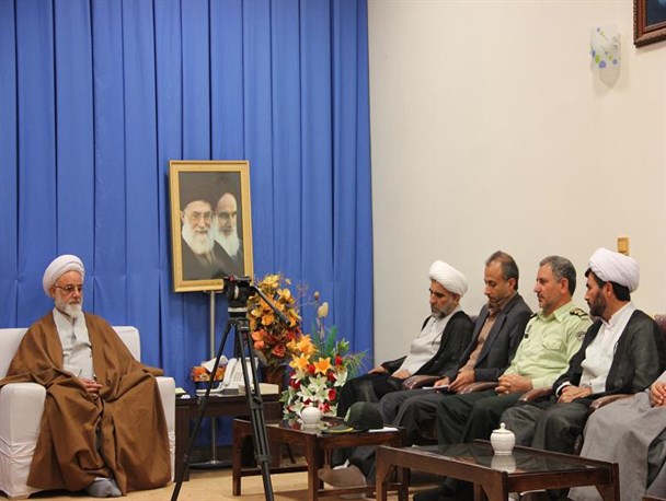 دیدار امام جمعه،فرمانداروجمعی از مسئولین ادارات شهرستان چرداول با نماینده ولی فقیه در استان ایلام/تصاویر
