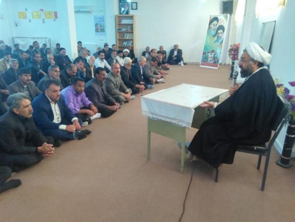 اولین نشست تبیین شعار سال 94 در ایوان برگزار شد