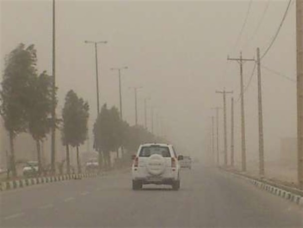 گرد و غبار در بروجرد دید افقی را هشت کیلومتر کاهش داد/آلودگی هوا 10 برابر حد استاندارد