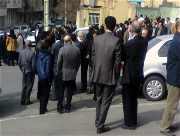 تحصن دوباره معلمین مقابل اداره کل آموزش و پرورش استان البرز