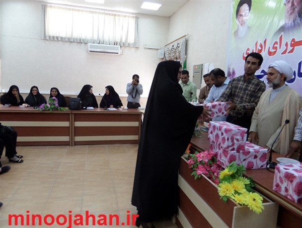 از مادران موفق عرصه اشتغال وخودکفایی در منوجان تجلیل شد+تصاویر