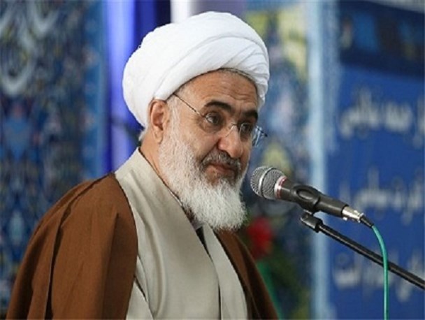 سعادت دنیا و آخرت در گرو انس باقرآن/ حوزه های علمیه باید انقلابی بمانند