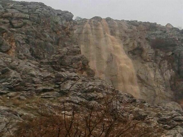 گل آلود شدن آبشار پیرغار