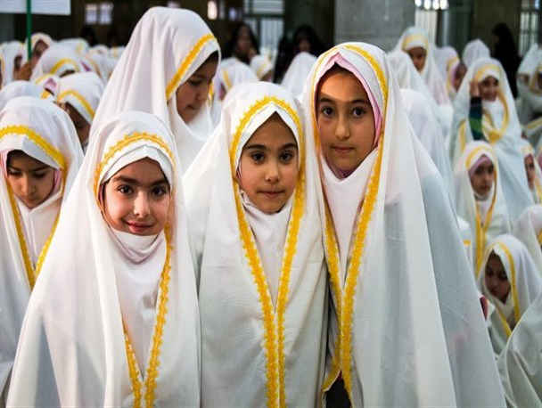 جشن تکلیف هزار و 200 دانش آموز دختر در شاهرود برگزار شد