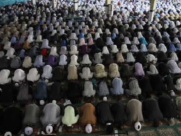نیروهای مسلح معنویت و ایمان را سرلوحه امورات خود قرار دهند
