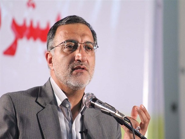 دولت بدون توجه به قانون اساسی فقط در مقابل کدخدا گردن کجی می کند/۵۷ درصد مشکلات کشور مربوط به بانکها است