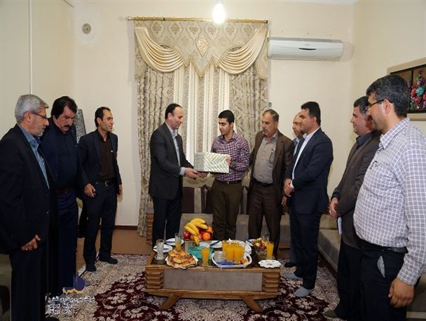 دیدار و سرکشی مدیرعامل نفت مسجدسلیمان از خانواده شهداء