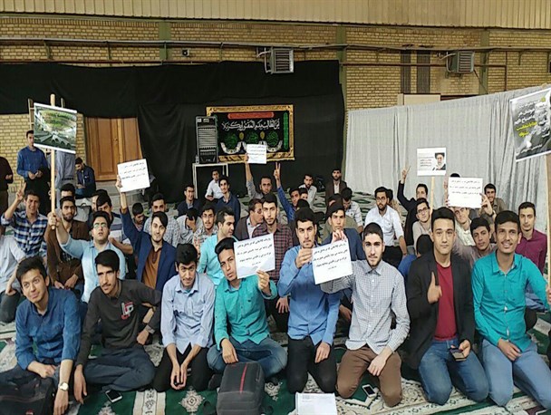تجمع دانشجویان دانشگاه اسفراین در اعتراض به واردات لوله های مشابه داخلی از چین