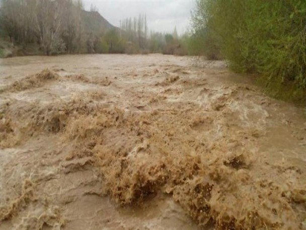«قورو چایی»‌ در بخش باروق میاندوآب طغیان کرد + تصاویر
