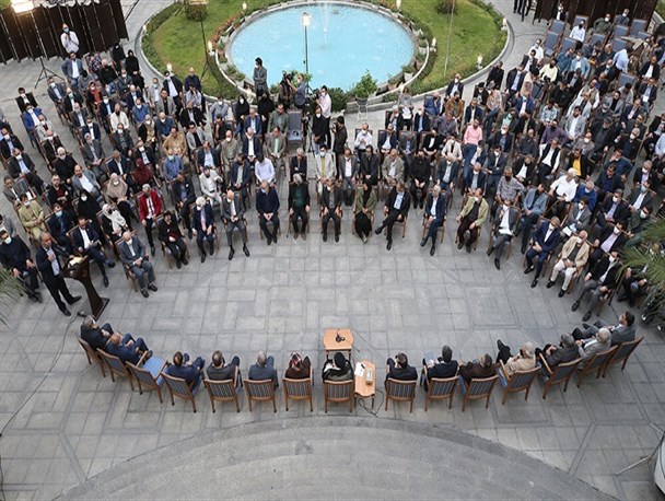 برخلاف تحریم افطاری روحانی توسط هنرمندان در خرداد ۹۷؛ همه سلایق هنری با رئیسی افطار کردند