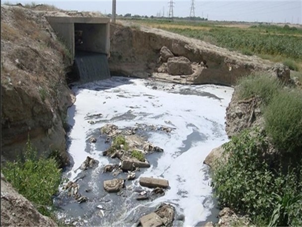 علت افزایش کف سفید رنگ در مسیر رودخانه باباامان/ شوینده‌ها بیشترین عامل آلودگی آب رودخانه