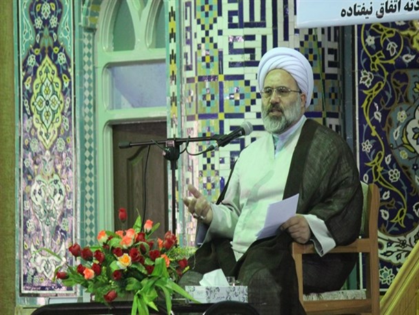 مردم و مسئولان جلوی برپایی مجالس لهو و لعب را بگیرند