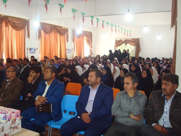 آیین تجلیل از برترین های دانش آموزی مسابقات فرهنگی و هنری بام و صفی آباد