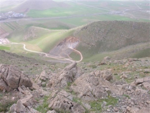 کوهی در کنگاور که هر روز کوتاه تر می شود