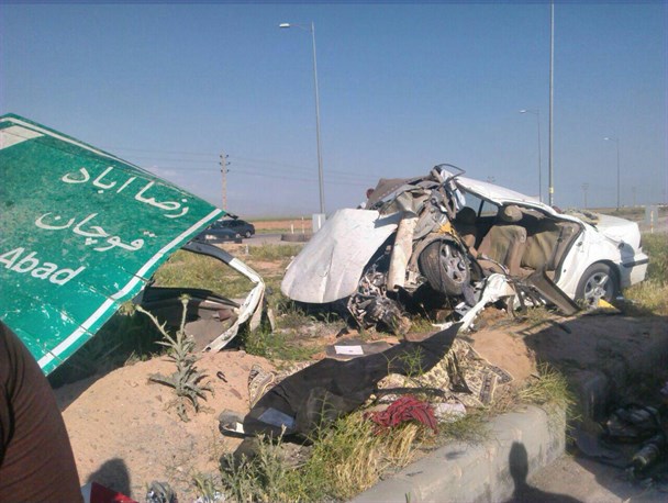 برخورد یک دستگاه خودرو با تابلو در محور قوچان – مشهد حادثه آفرید