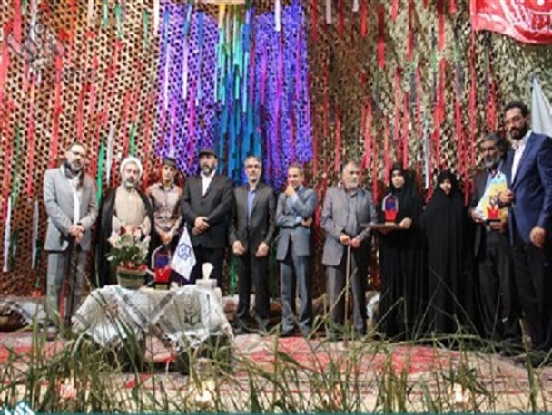 دوست دارم بگویم چرا هنر را در سطح پایین می بینند!