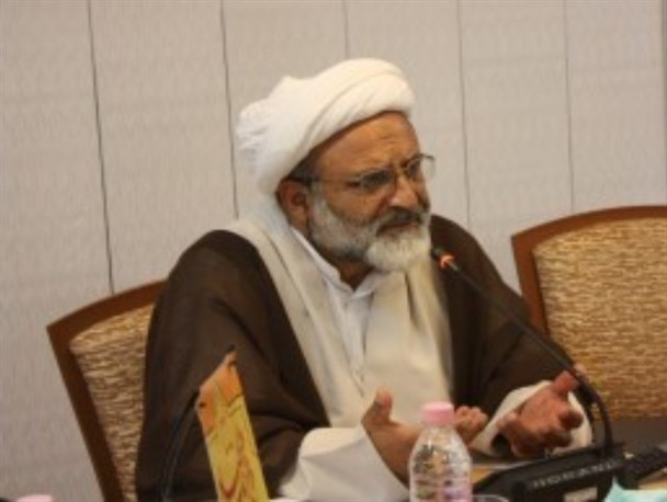 فائزه هاشمی خود را لیدر روشنفکرهای جامعه می داند/ دیدار فائزه با سرکرده بهائیان، دهن کجی به انقلاب اسلامی و خون شهداست