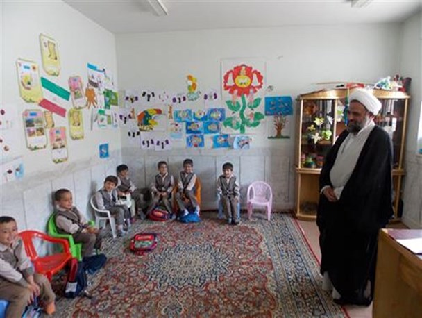 تربیت دینی کودکان باید از سنین پایین آغاز شود