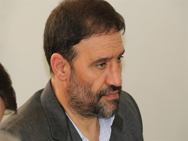 نماینده بناب: انقلاب از هدف اصلی خود عدالت و فقر زدایی دور شده است/مردم رئیس جمهوری می خواهند که چشم طمع به بیت المال نداشته باشد