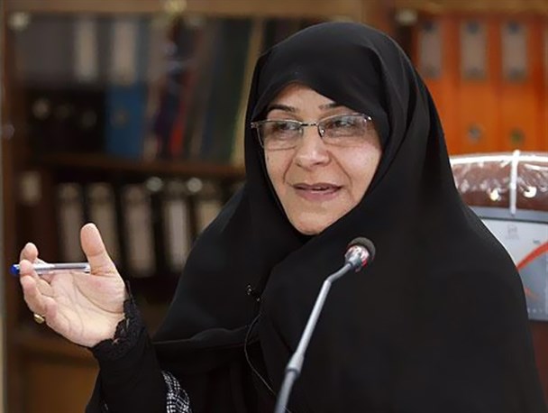 رئیسی عملکرد دولت را نقد اما روحانی به شخصیت رئیسی توهین می‌کند