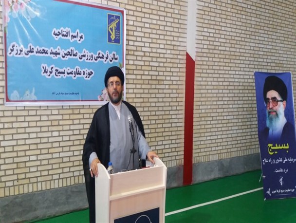 مسئولان به جای اعتماد به سیاست های خارجی ها به جوانان انقلابی اهمیت دهند