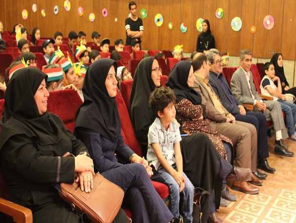 نمایش شاهنامه خوانی نوجوانان در همایش بزرگداشت حکیم ابوالقاسم فردوسی