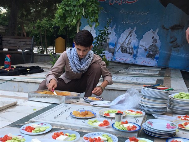 مراسم «سفره افطار شهدایی، میزبان شهدا»