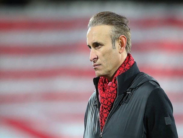 گل‌محمدی: دست باشگاه را برای ادامه همکاری باز می‌گذارم و غرامت نمی‌خواهم/ رسول‌پناه مهره سوخته شده؛ جوابش را نمی‌دهم!