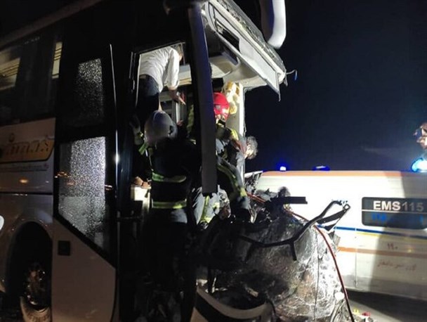 یک کشته و ۱۸ مصدوم در تصادف اتوبوس و کامیون در دامغان