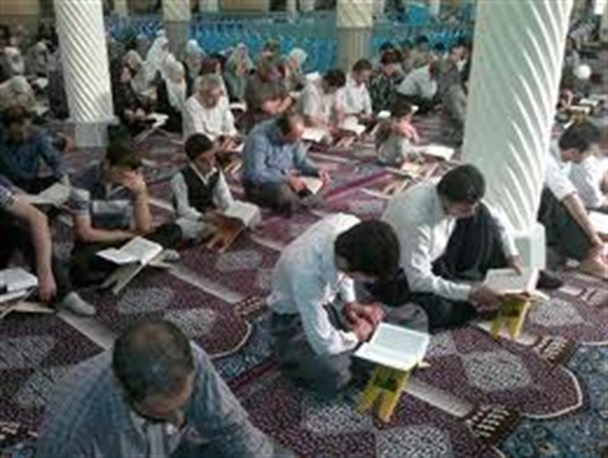 برگزاری مراسم جزءخوانی قرآن در مسجد جامع سنندج در ماه رمضان