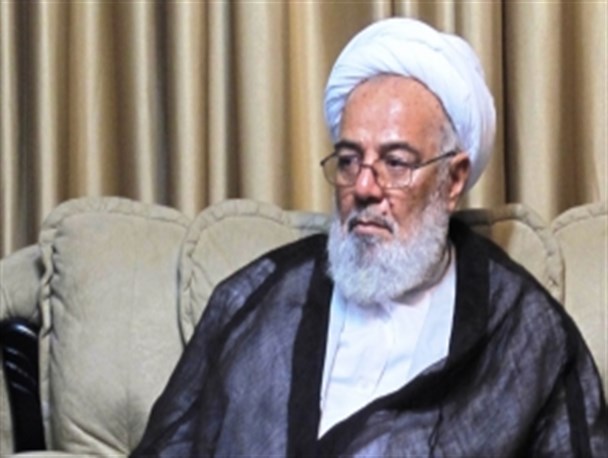ملت ایران استقلال خود را با آب و نان معامله نمی کند/ تئوریسین های کوته نظر توان بالقوه کشور را نمی بینند
