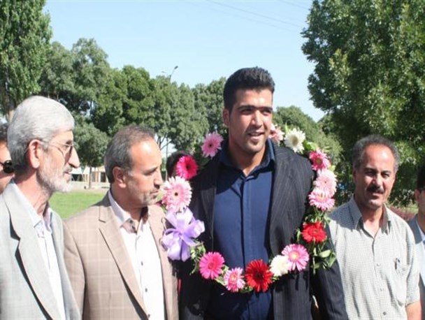 مراسم استقبال از داریوش ولی نیا قهرمان پرتاب دیسک دارنده مدال طلای جهانی