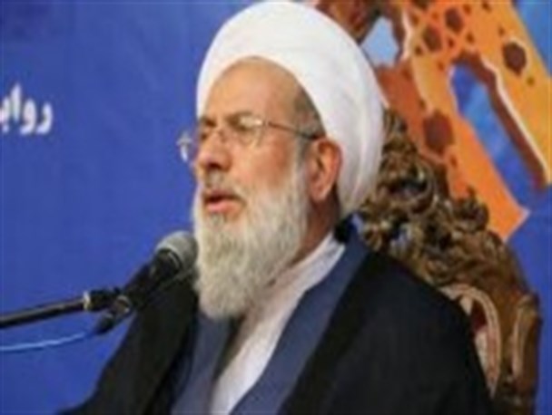 روحانیت باید فوق جریان های سیاسی حرکت کند/ در مجلس امام حسین(ع) خدا فراموش شود