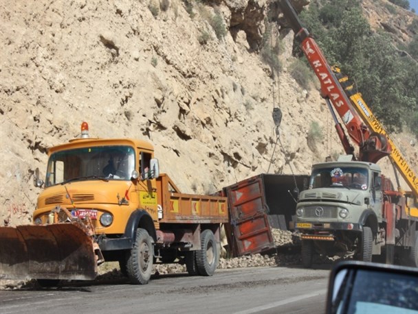 واژگونی تریلر یدک کش در جاده یاسوج اصفهان
