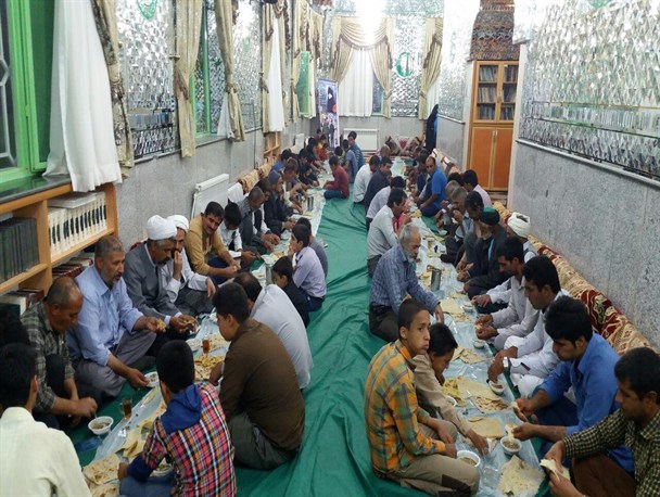گزارش تصویری/ ضیافت افطار در امامزاده سیدالحسین (ع) نهبندان
